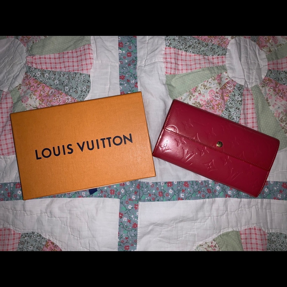 ‼️SOLD‼️AUTHENTIC Louis Vuitton Sarah Wallet